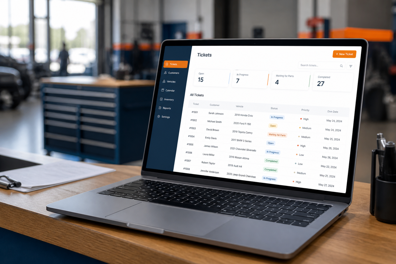 Atelier multi-métiers équipé ReparSmart — tickets et suivi digital